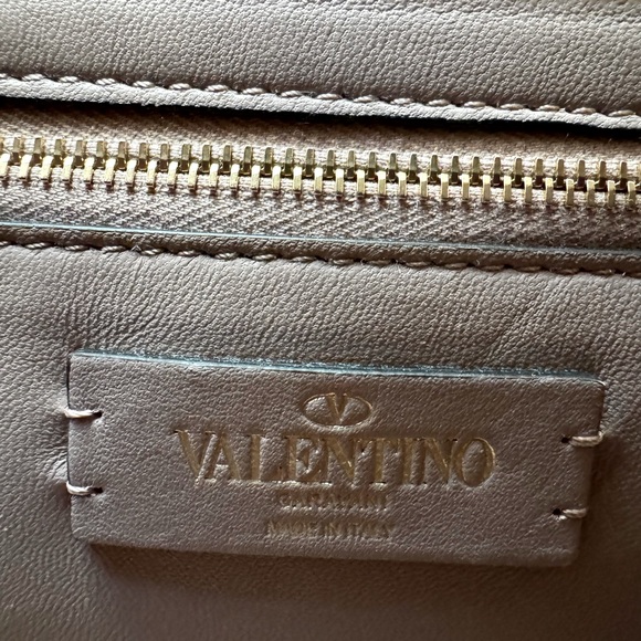 NEWš„Valentino Garavani Roman Stud Crystal Embellished MatelassĆ© Satin Bagš„ - Picture 13 of 13